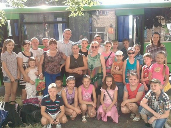 Детей из прифронтовых Марьинки и Красногоровки отправили на оздоровление в Святогорск
