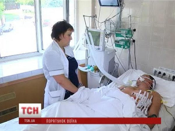 Лучшие врачи Украины лечат бойца, получившего тяжелое ранение под Марьинкой