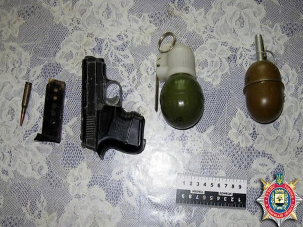 Коммунальщик из Красногоровки хранил дома арсенал оружия