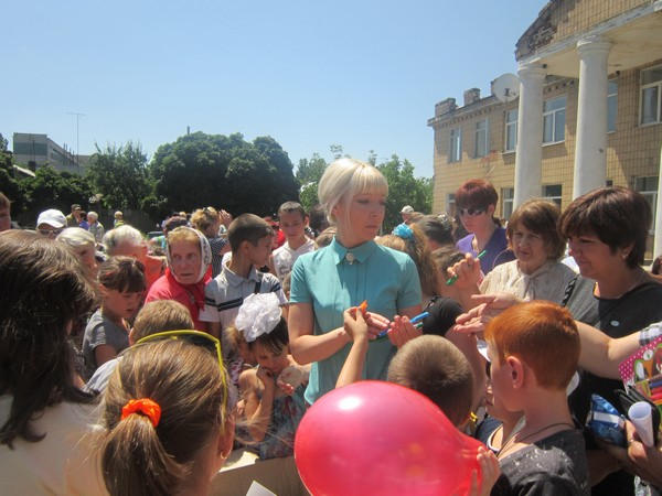День города в прифронтовой Красногоровке отметили с хорошим настроением и новым водопроводом