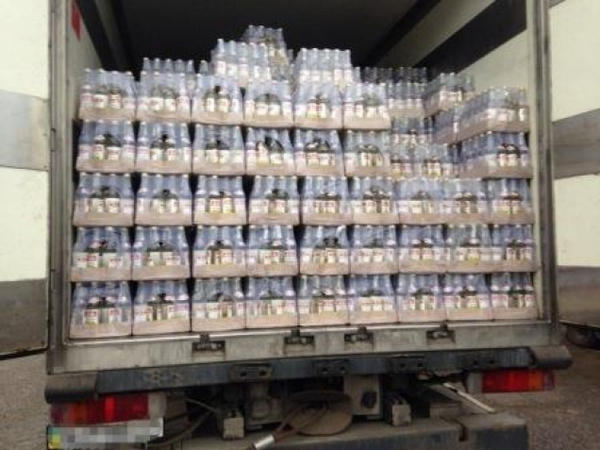 В районе Марьинки задержан автомобиль с 3 тысячами бутылок поддельной водки для ДНР