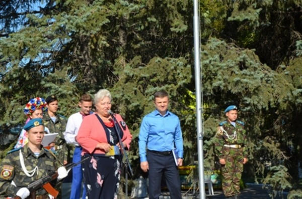В Курахово торжественно подняли Флаг Украины
