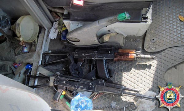 В Марьинском районе обнаружен автомобиль, перевозивший оружие