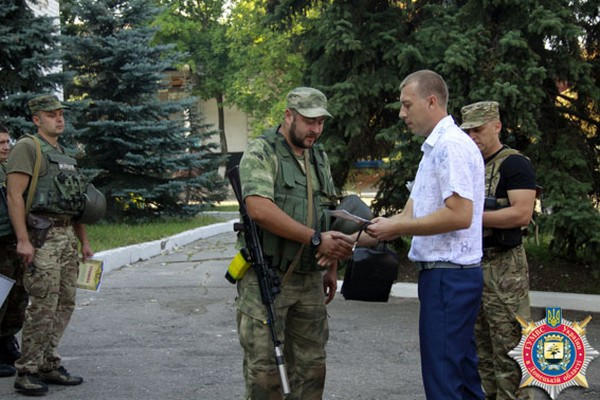 Милиция помогает выжить жителям прифронтовой Марьинки