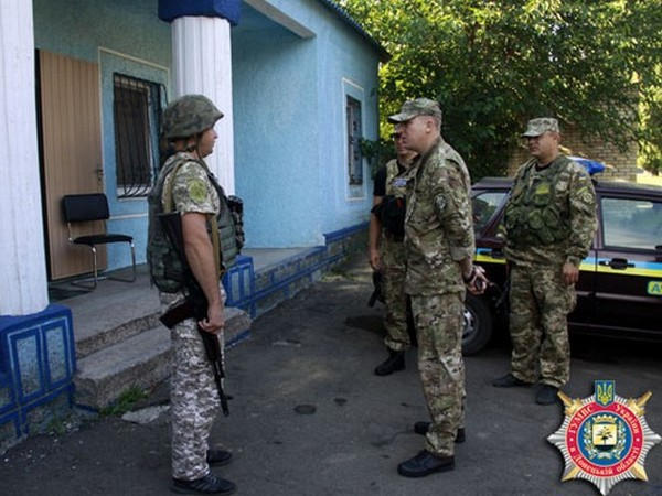 Милиция помогает выжить жителям прифронтовой Марьинки