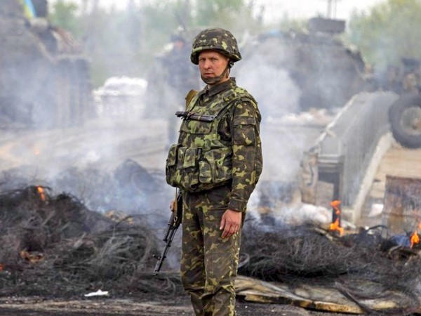 Украинские военные помогают вернуть к мирной жизни Красногоровку и Марьинку
