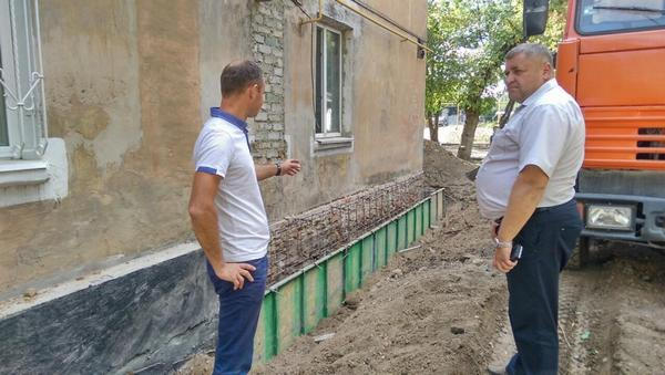 В Курахово набирает темп ремонт жилого фонда