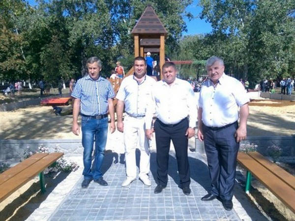 Сергей Сажко открыл новую детскую площадку в День села Константинополь