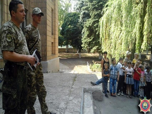 Детей Красногоровки учили правилам жизни во время войны