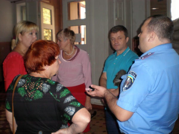Руководитель Марьинского района проинспектировал школу в прифронтовой Красногоровке