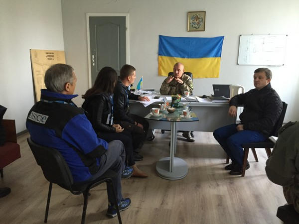В Красногоровке наблюдатели ОБСЕ встретились с местной властью