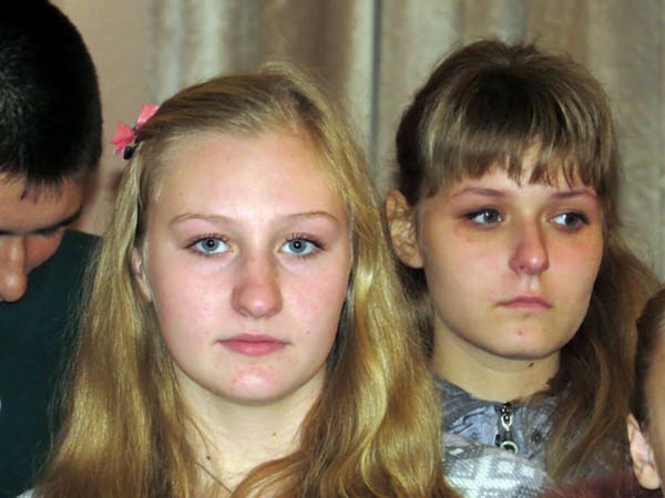 Дети из Красногоровки и Марьинки довели до слез школьников Закарпатья