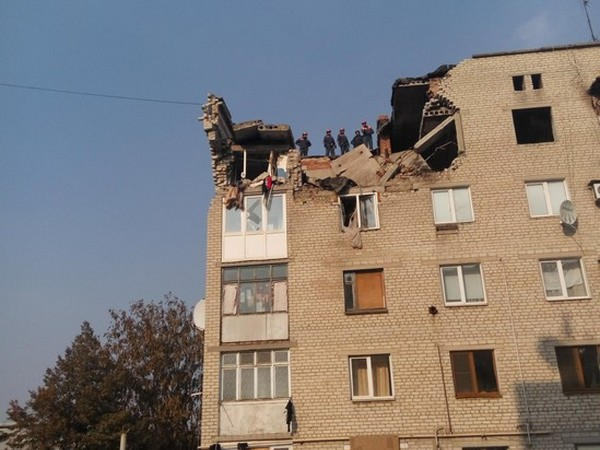 Многоэтажный жилой дом в Марьинке, разрушенный войной, законсервируют на зиму
