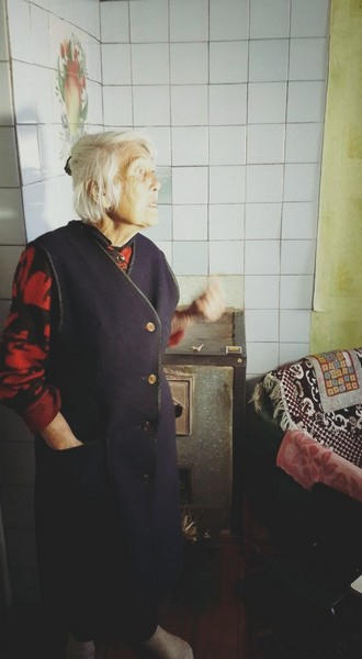 Жительница Марьинки мечтает повесить портрет Путина в туалете