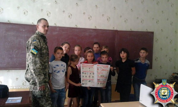 Школьникам прифронтового Марьинского района рассказали, как вести себя в экстренных ситуациях