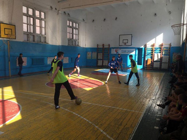 Школьный футбольный турнир в Марьинке