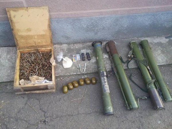 В Красногоровке боевик ДНР хранил дома огромный арсенал оружия
