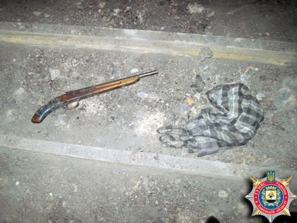 В Курахово коммунальщики на чердаке дома обнаружили оружие