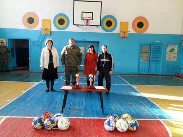Школьный футбольный турнир в Марьинке