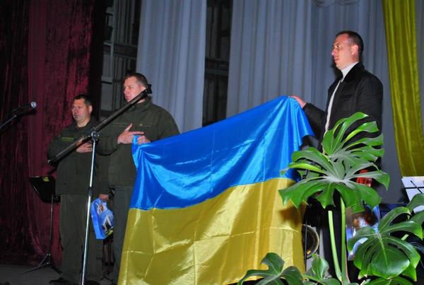 В прифронтовой Марьинке отпраздновали День Защитника Украины