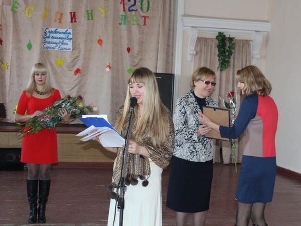 В Марьинском районе торжественно отметили День работника социальной сферы