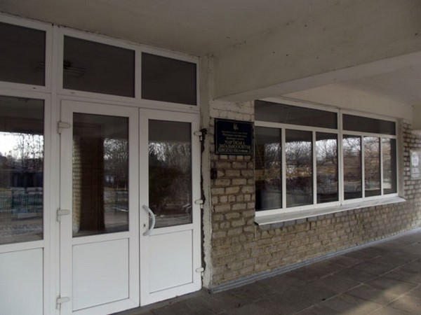 Правоохранители провели «операцию» по восстановлению школы №2 в Марьинке