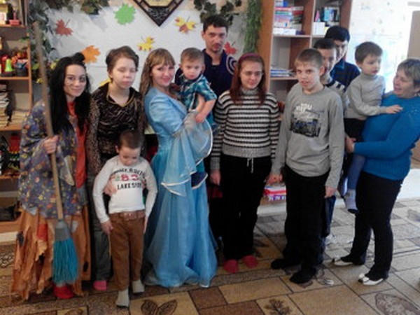 «Особенным» деткам Марьинского района подарили «Планету сказок»