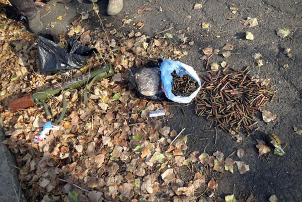 В Марьинском районе на складе сельскохозяйственной продукции обнаружен оружейный схрон