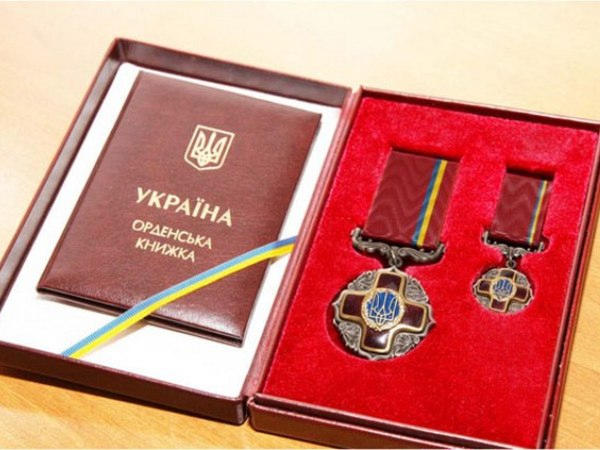 Спустя 5 месяцев Президент наградил военных, отбивших штурм Марьинки