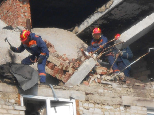 Как разбирали завалы разрушенного пятиэтажного дома в Марьинке