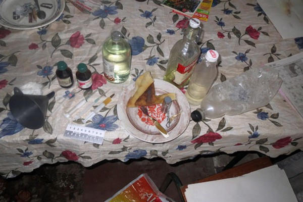 Житель Курахово изготавливал наркотики на дому из препаратов, которые покупал в аптеке