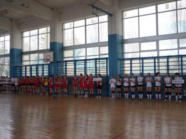 Волейболистки из Курахово достойно выступили на домашнем областном турнире по волейболу