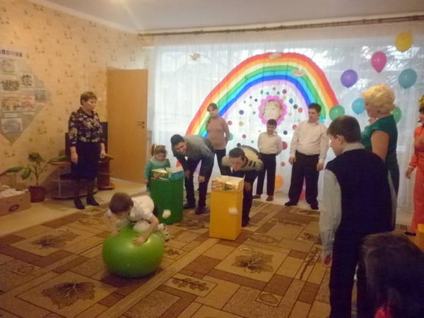 Детям с ограниченными возможностями Марьинского района подарили праздник