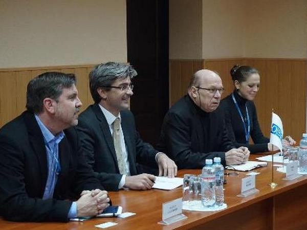 Посол ОБСЕ пообещал замолвить слово о Марьинке и Красногоровке на переговорах в Минске