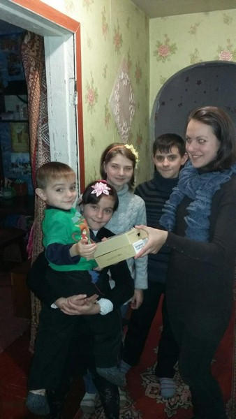Многодетные семьи округа получили подарки от народного депутата накануне Дня Святого Николая