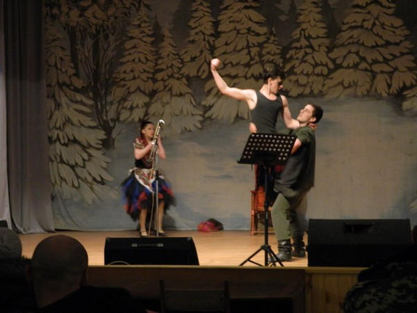 В Курахово жителям города и участникам АТО подарили рождественский концерт