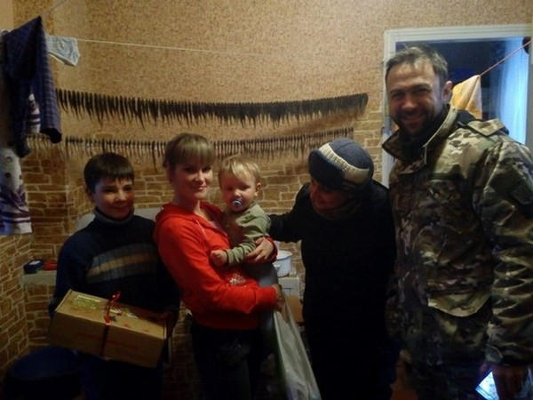 В Красногоровке дети получили рождественские подарки от киевских волонтеров