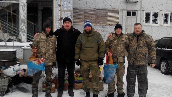 Защитники Марьинки и Красногоровки получили подарки от жителей Днепропетровской области