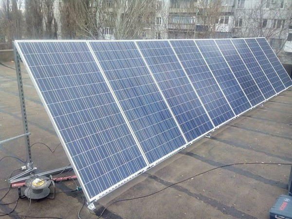 Благодаря волонтерам в больнице Курахово установили солнечные батареи