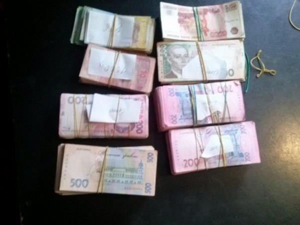 В пункте пропуска «Марьинка» выявлены украинцы с карманами, набитыми деньгами