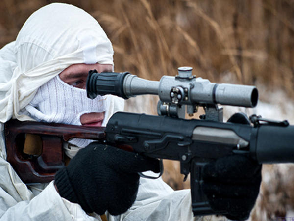Как снайперы боевиков обстреливают украинских военных вблизи Марьинки