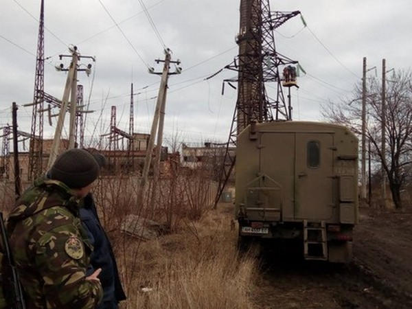 Боевики обстреляли ремонтную бригаду в Красногоровке