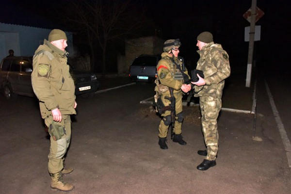 На усиление в Марьинку направлены бойцы спецподразделения и полицейские