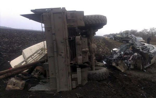 В Марьинском районе пьяный водитель грузовика раздавил легковушку: водитель погиб