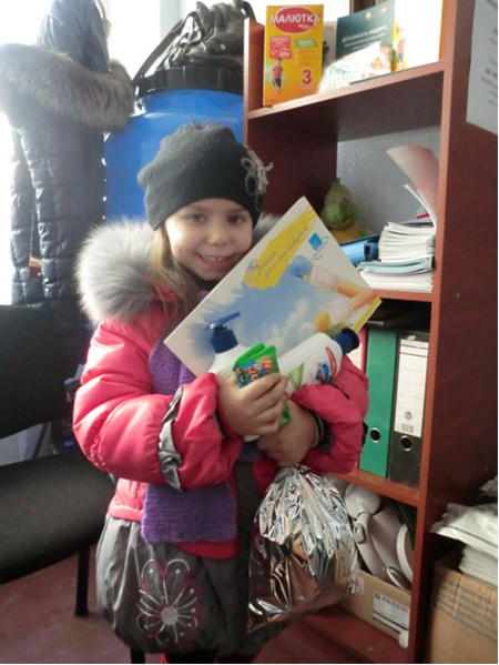 Благодаря совместным усилиям жители Марьинки получили гуманитарную помощь