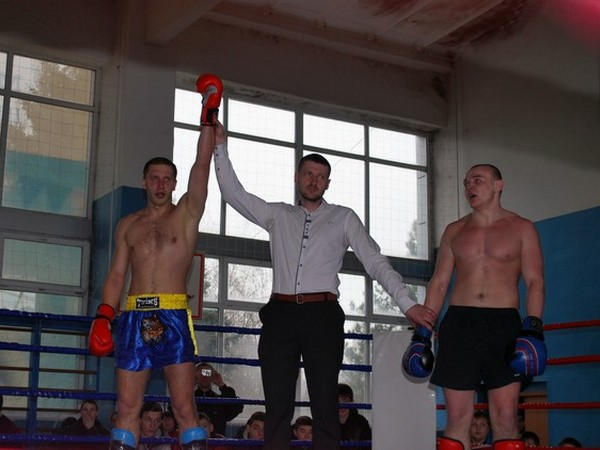 Кураховские кикбоксеры выиграли домашний чемпионат Донецкой области