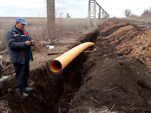 Несмотря на обстрелы боевиков, возобновлено строительство газопровода «Марьинка — Красногоровка»