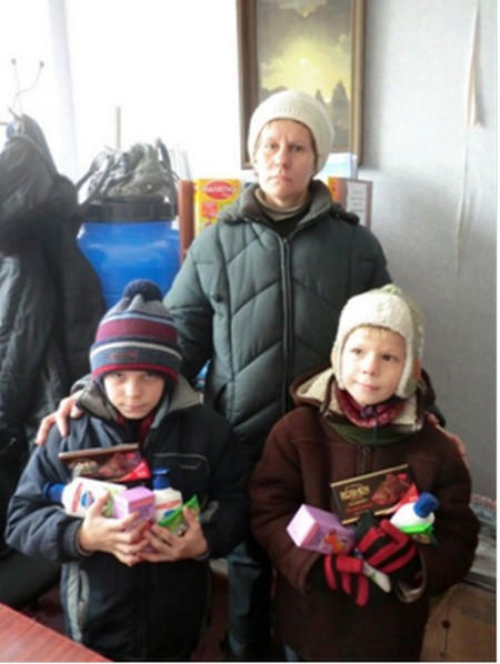 Благодаря совместным усилиям жители Марьинки получили гуманитарную помощь