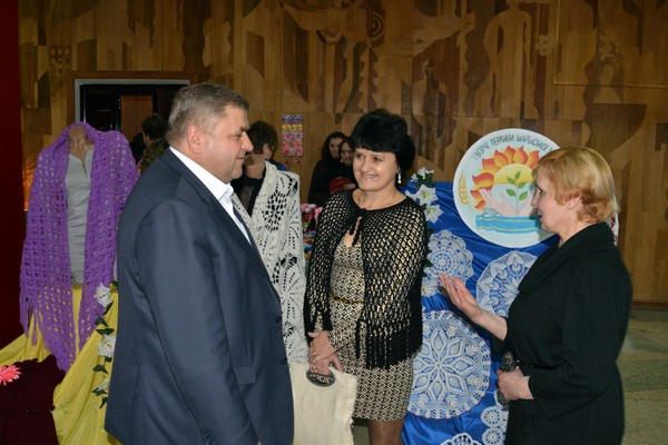 В канун Международного женского дня народный депутат наградил сельских тружениц