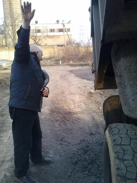 В Красногоровке восстанавливают дорогу перед приездом руководства области